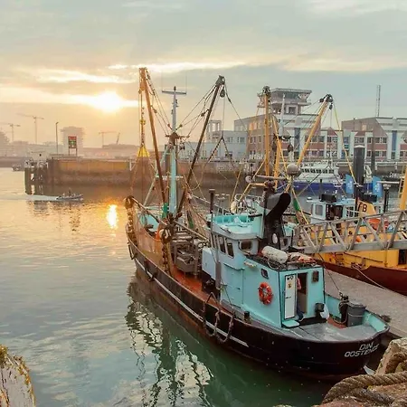 Prachtige In Met Verwarmd Zwembad Остенде