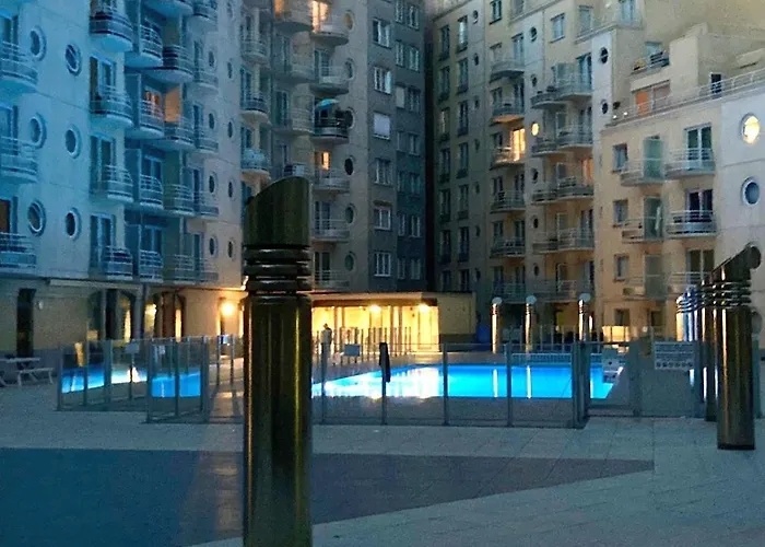 Prachtige In Met Verwarmd Zwembad Ostende